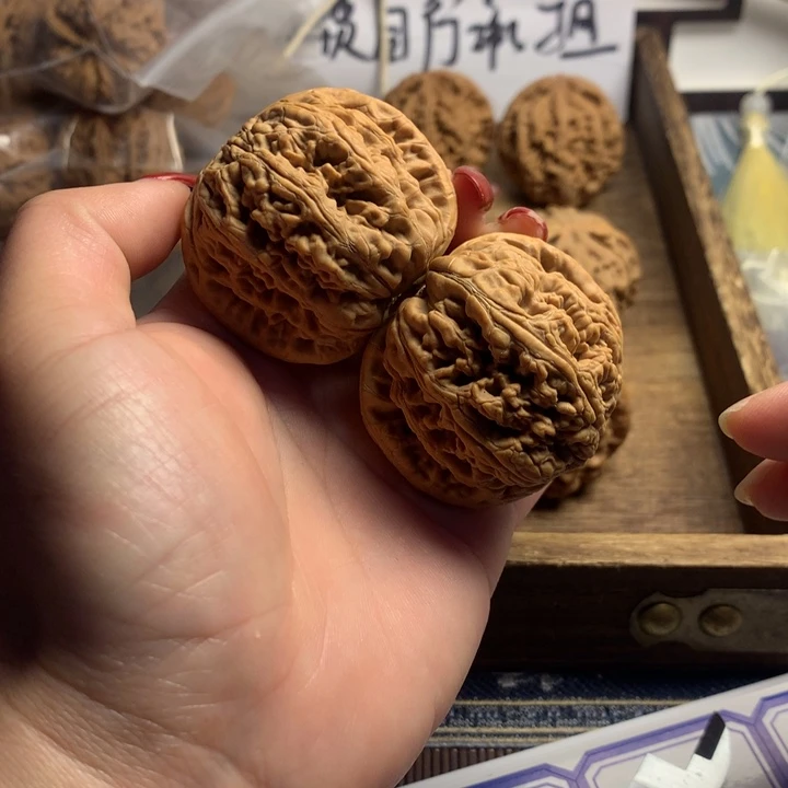 文玩核桃吊坠虎*行粗筋