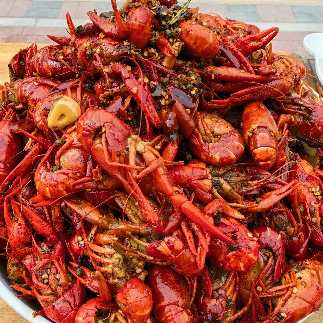 秘制大号麻辣小龙虾小份38元（一斤多）大份100元（四斤左右）