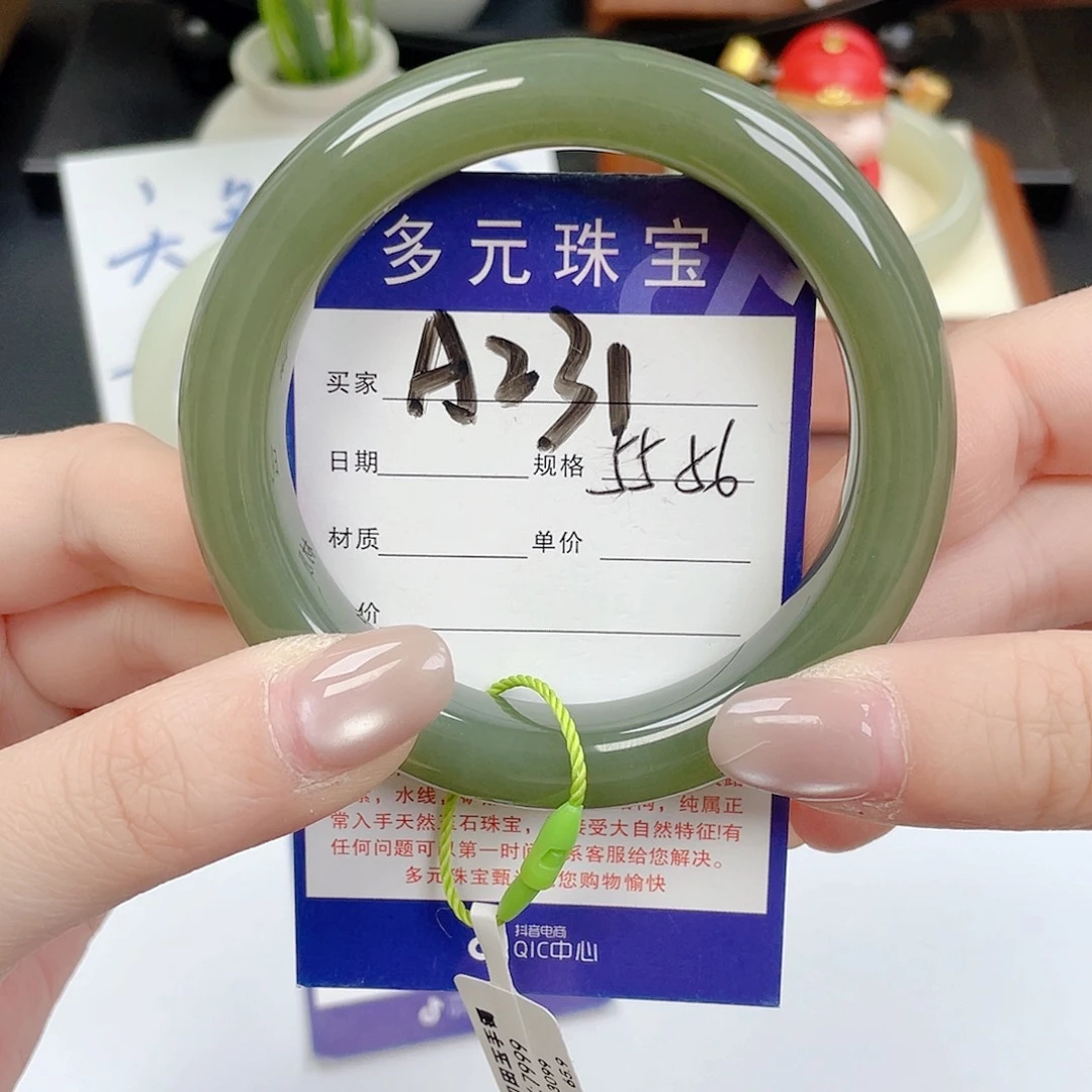 和田玉未镶嵌手镯