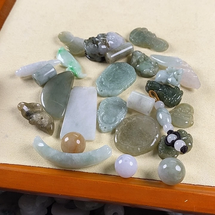 翡翠颈饰未镶嵌翡翠42