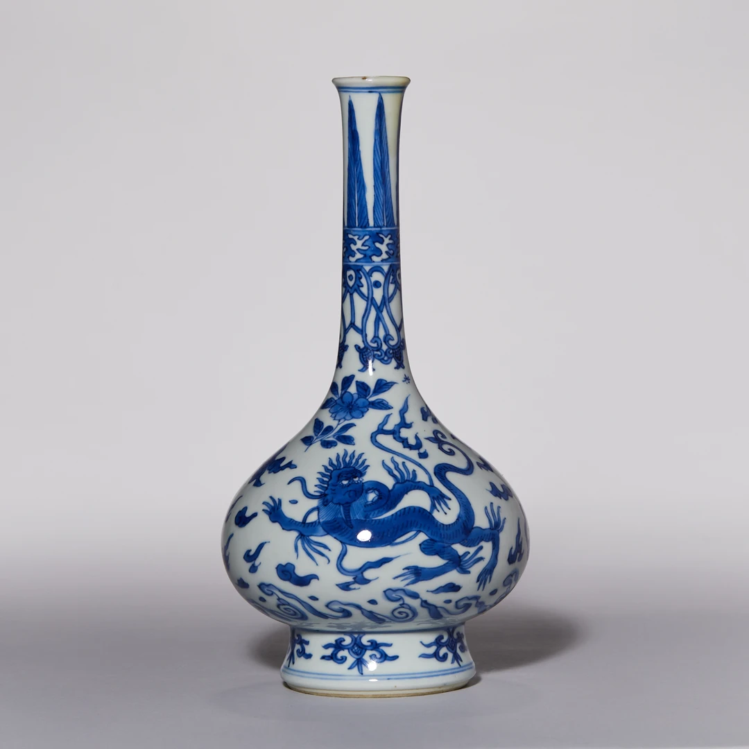 4422清康熙·青花螭龙纹长颈瓶【古董拍卖】