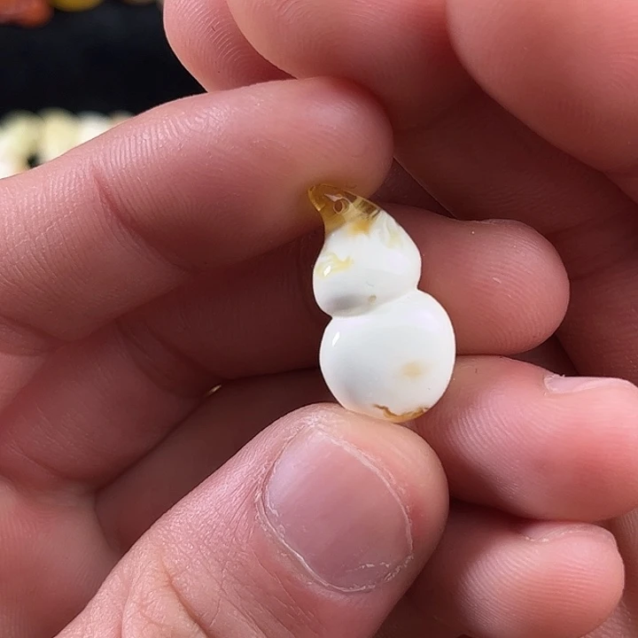 蜜蜡未镶嵌珠宝奇石