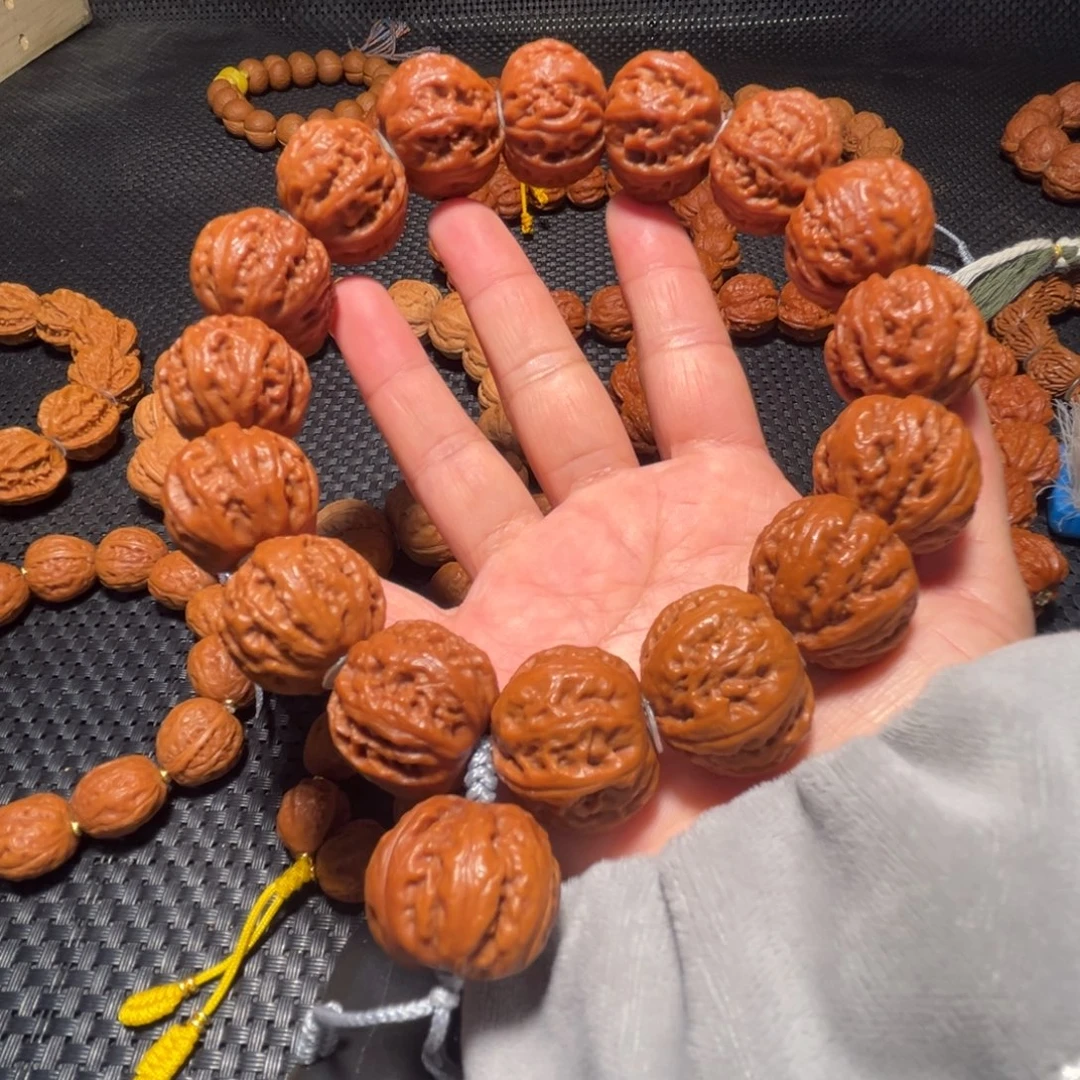 小***妞文玩核桃吊坠珊瑚纹手持24