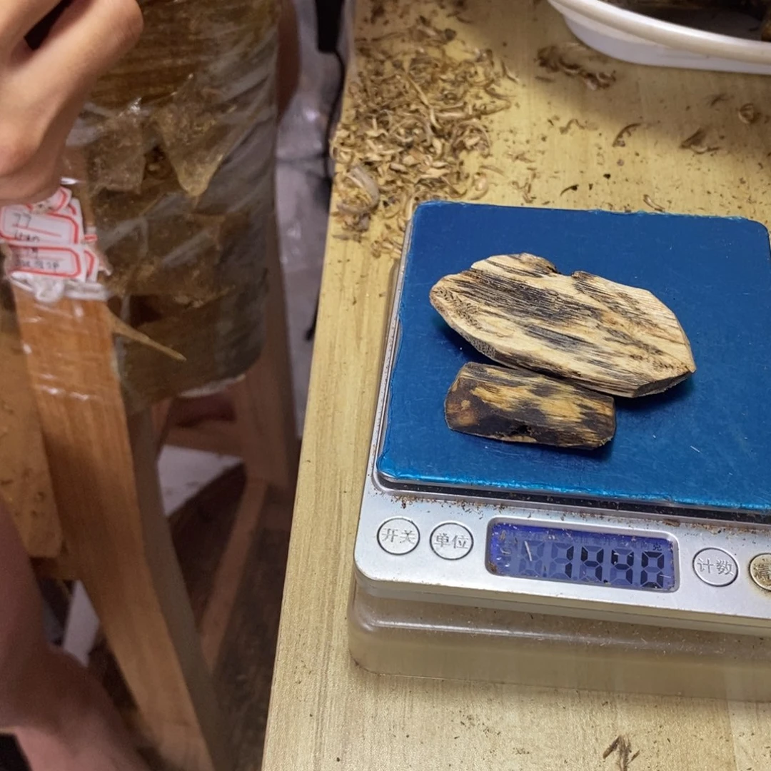 一***好香料绿奇楠虫漏14克白棋