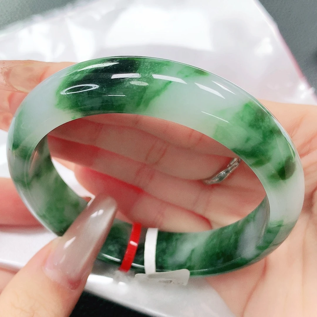 翡翠手镯未镶嵌59圈