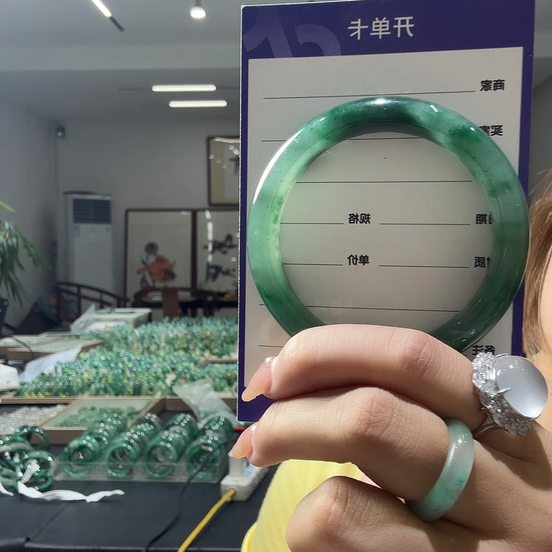 石英岩玉未镶嵌手镯福利款