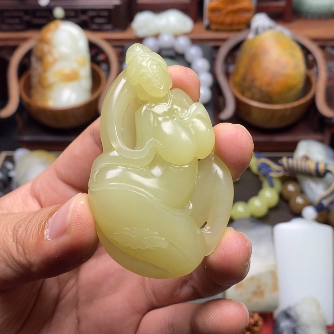 魔***a和田玉未镶嵌颈饰