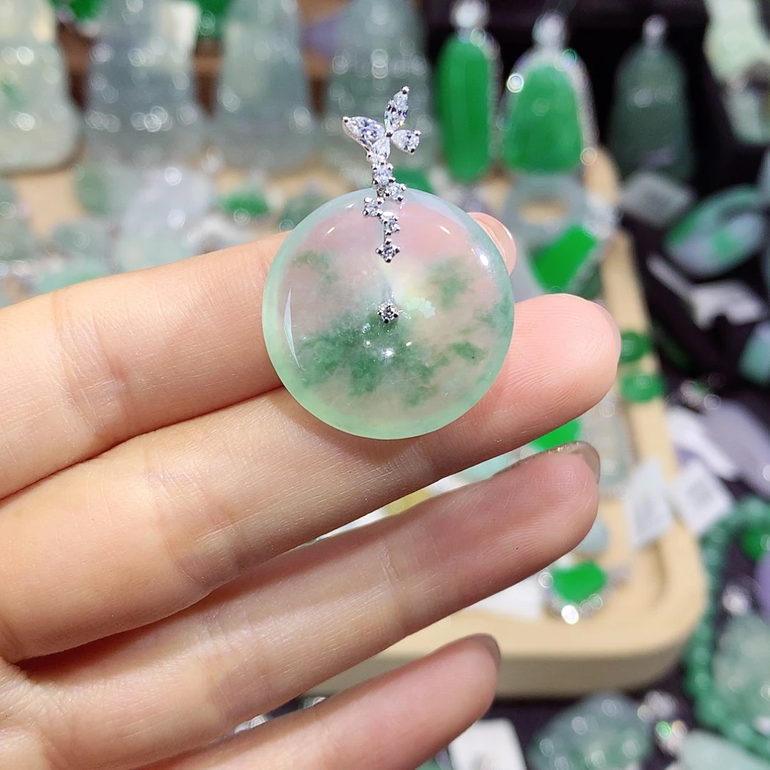 翡翠18K金镶嵌颈饰扣