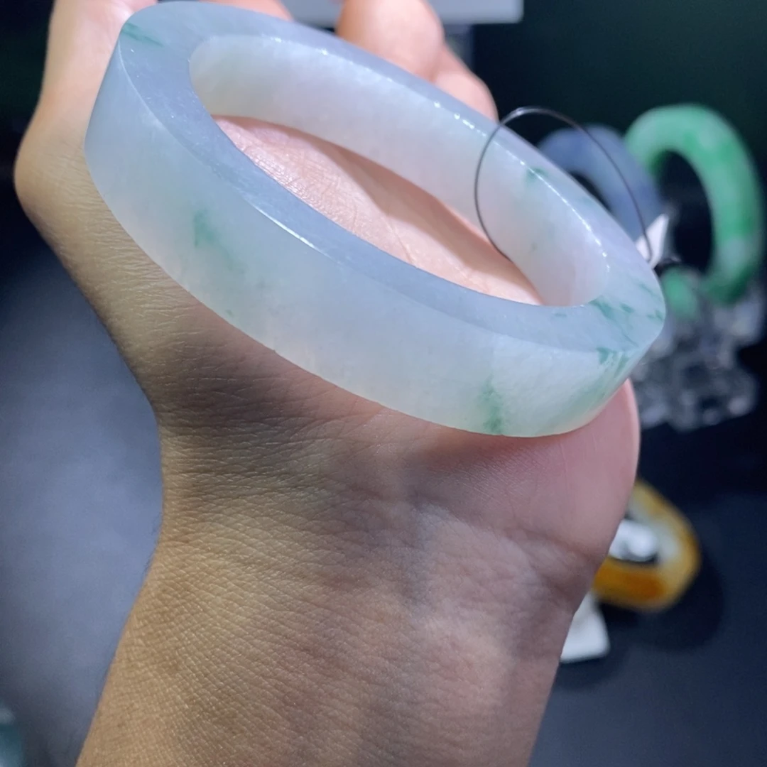 未镶嵌翡翠手镯定制翡翠相**己