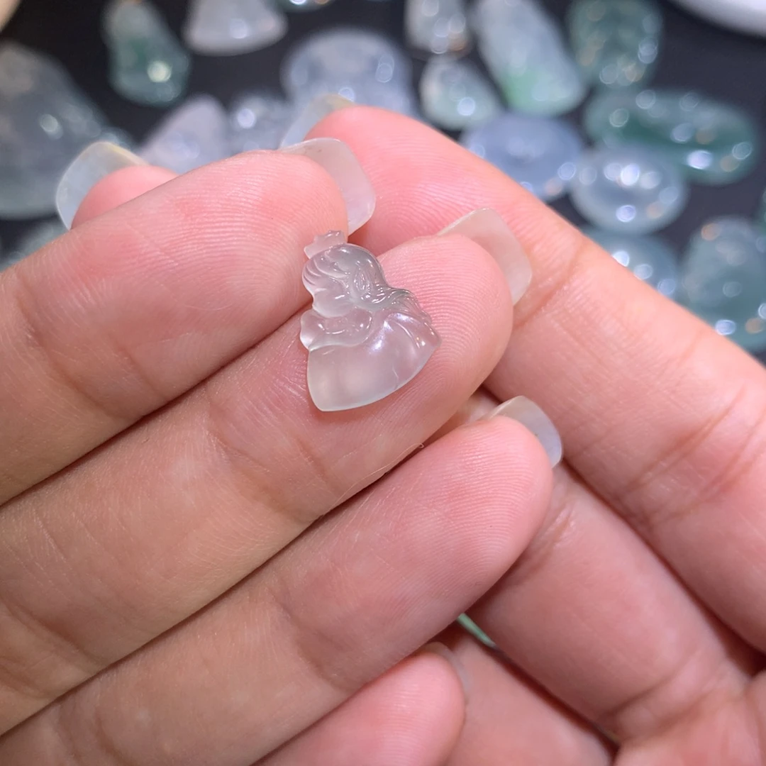 翡翠裸石未镶嵌高冰小公主