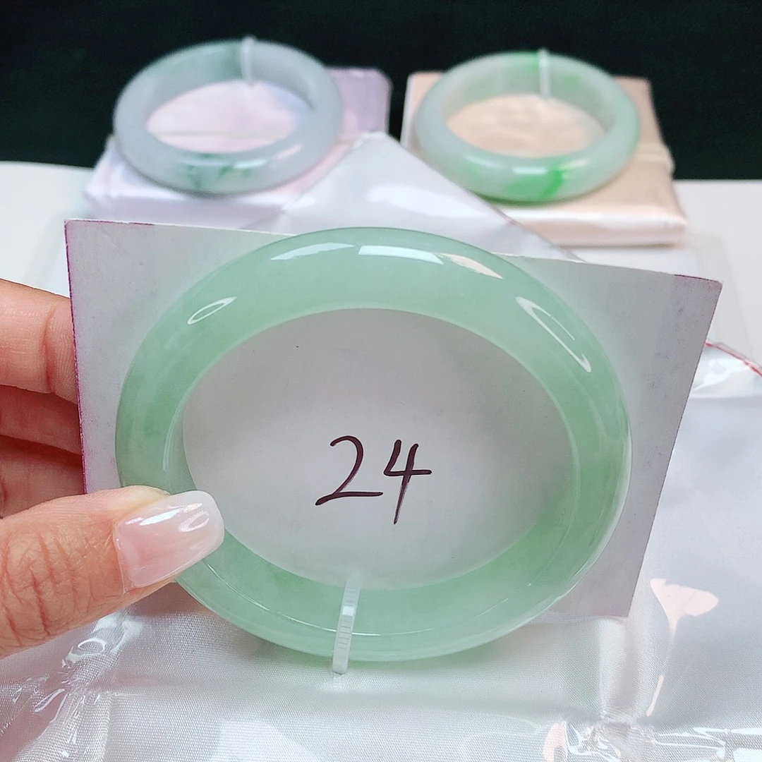 翡翠未镶嵌手镯 正圈58