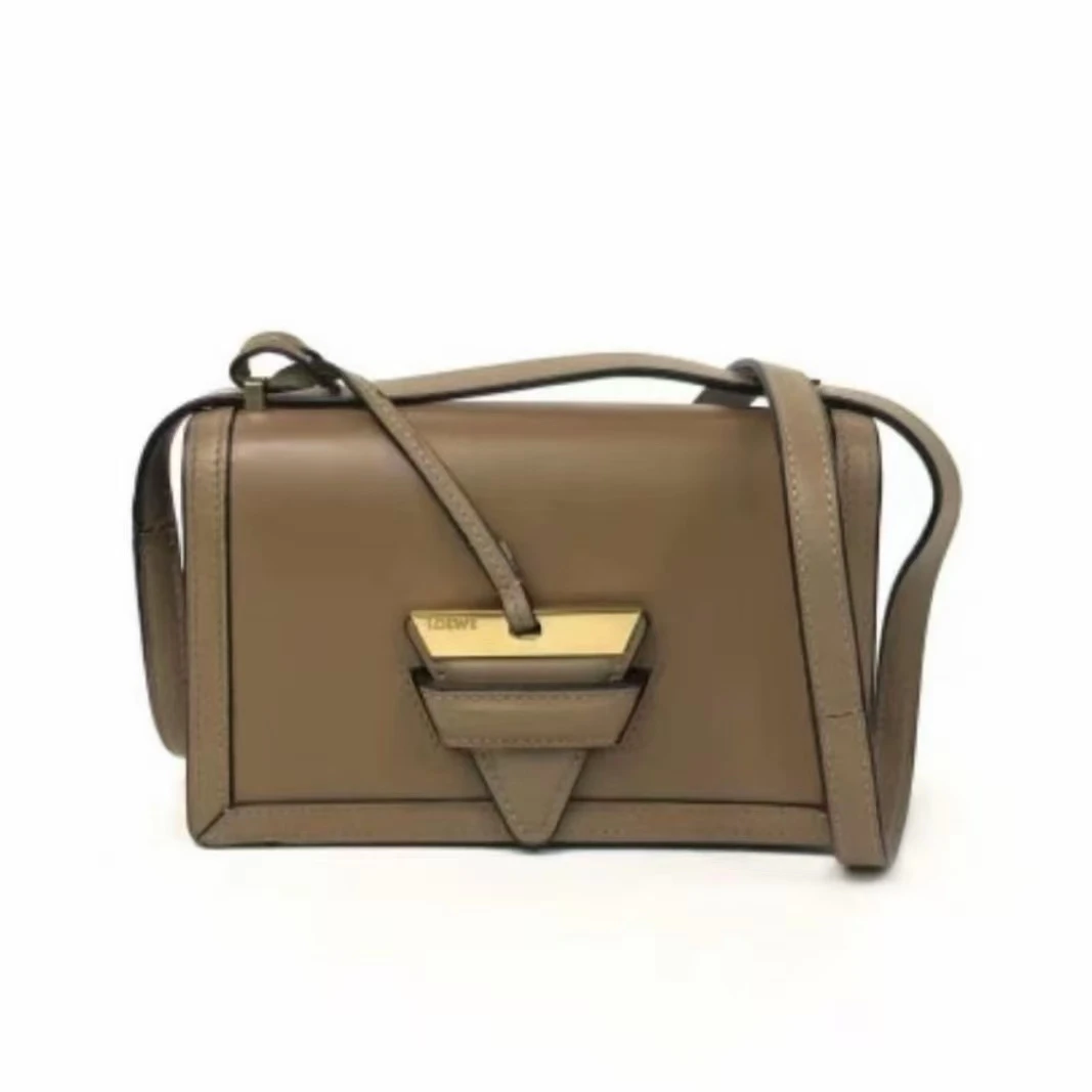 99新 LOEWE/罗意威 99新罗意威巴塞罗那几何三角包