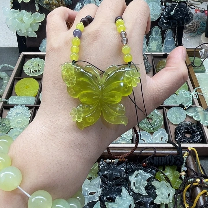 岫玉未镶嵌吊坠(赠链)