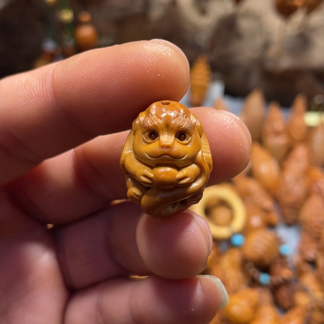 橄榄核吊坠镂空龙宝361