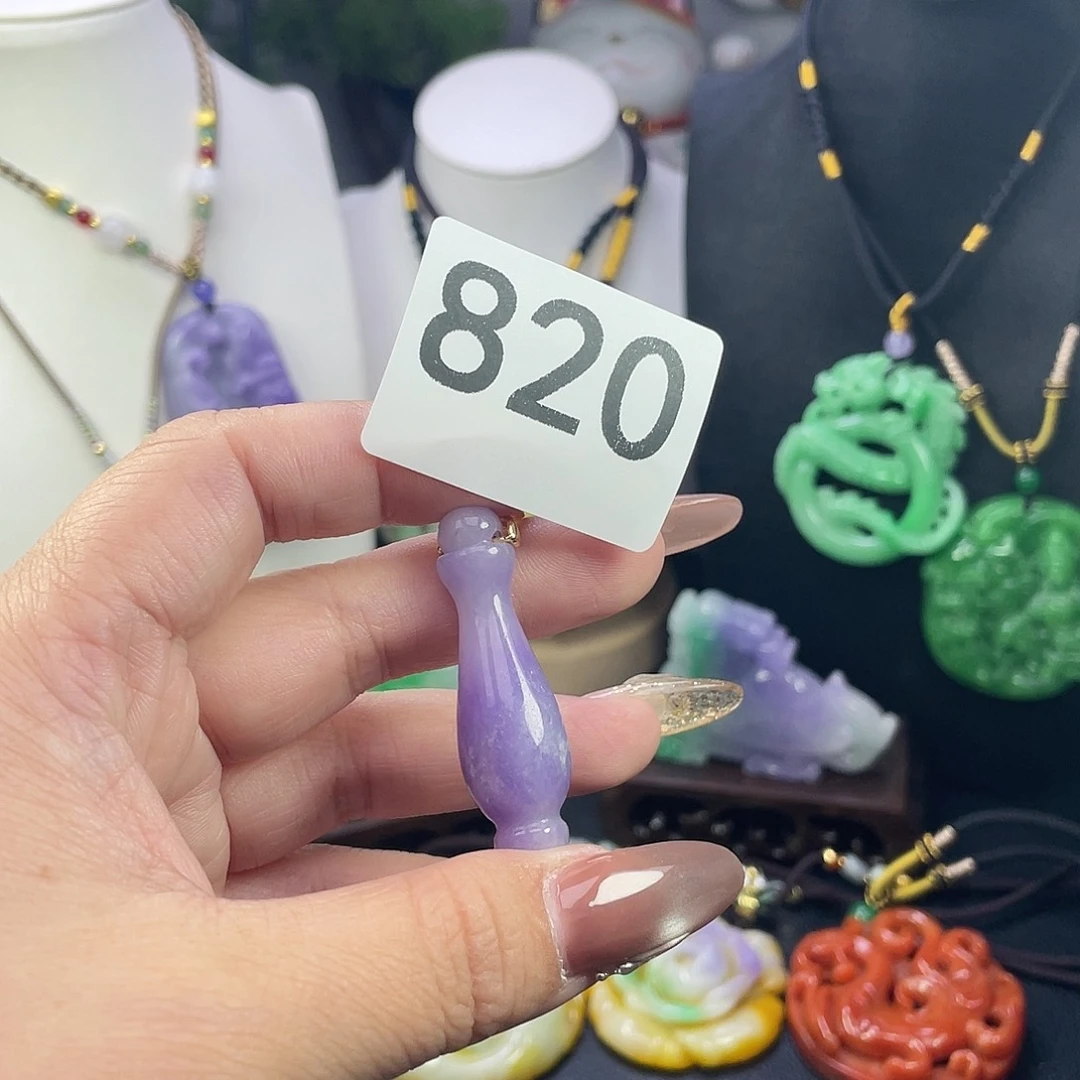 翡翠未镶嵌吊坠(赠链)