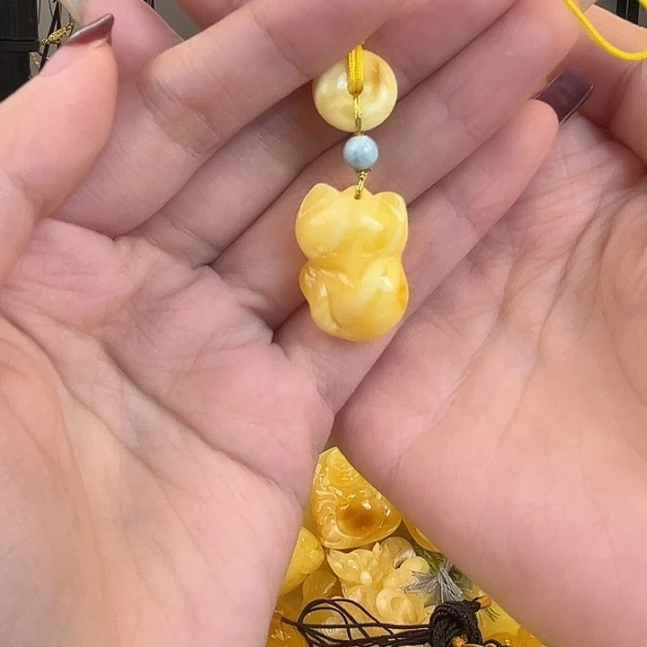裸石琥珀未镶嵌狐狸牌
