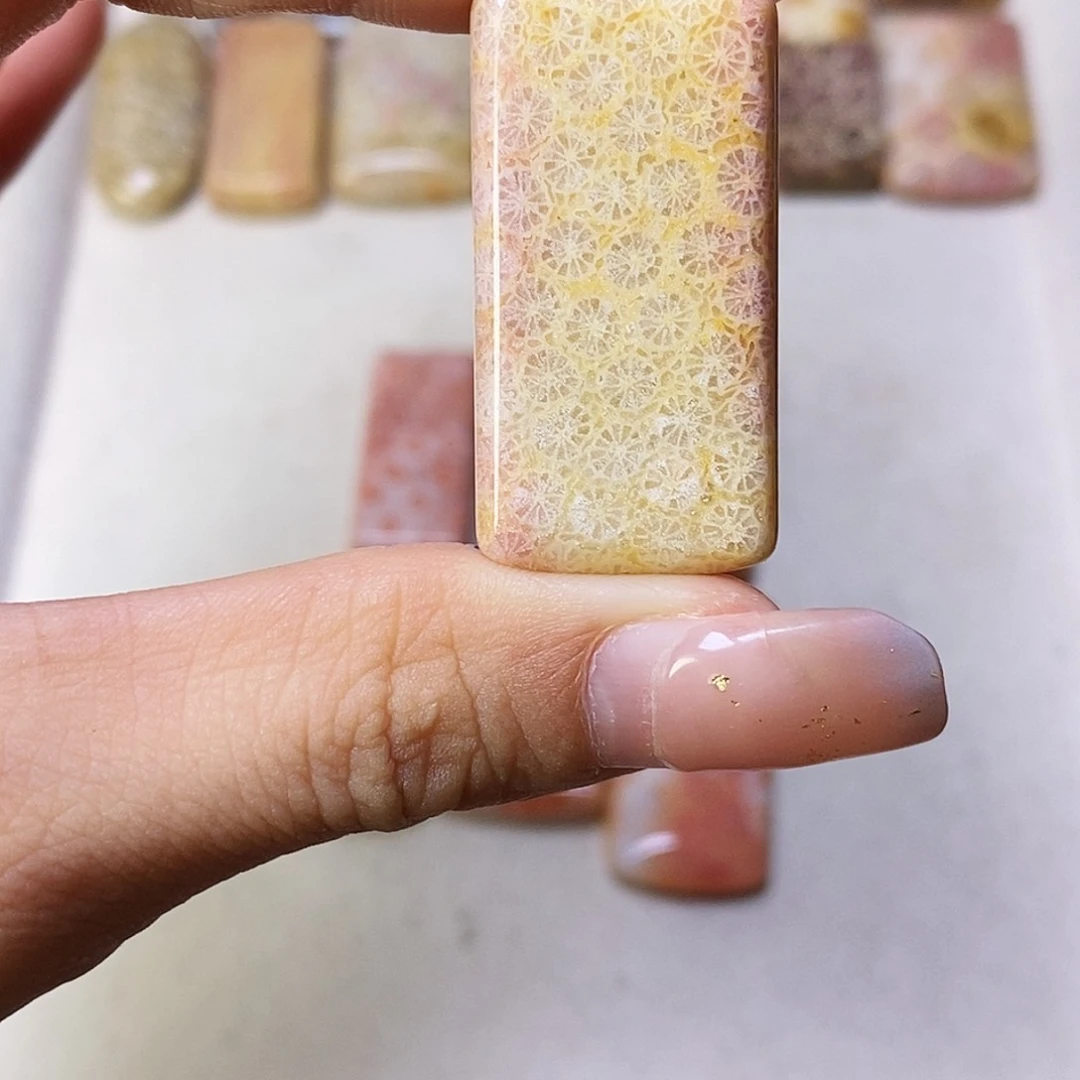 合金颈饰硅化玉菩*树