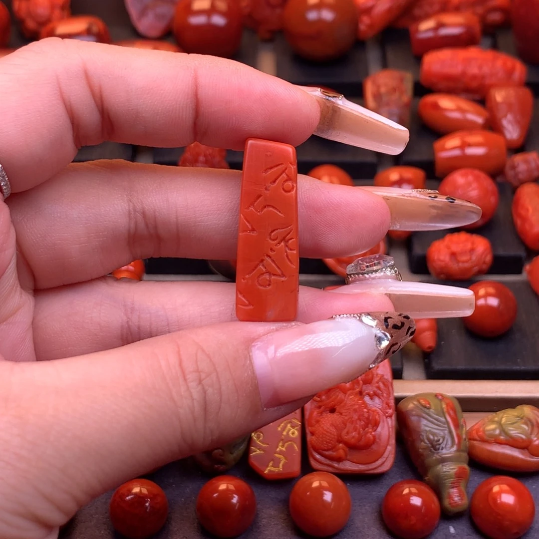 南红玛瑙未镶嵌川料原矿六字箴言吊坠