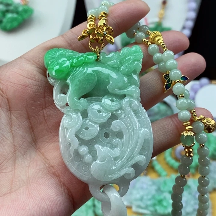 翡翠颈饰未镶嵌翡翠吊坠