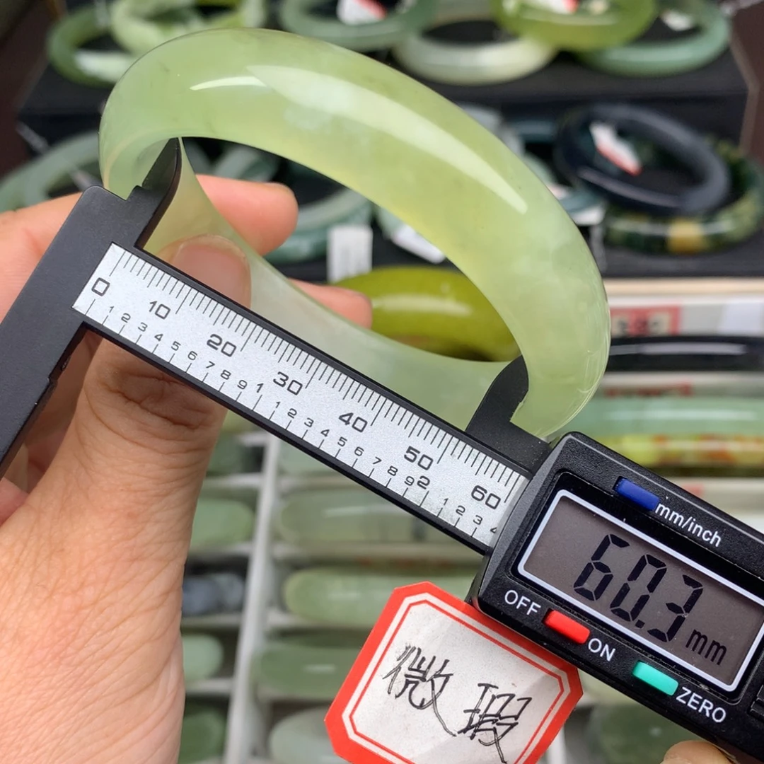 蛇纹石玉未镶嵌手镯558