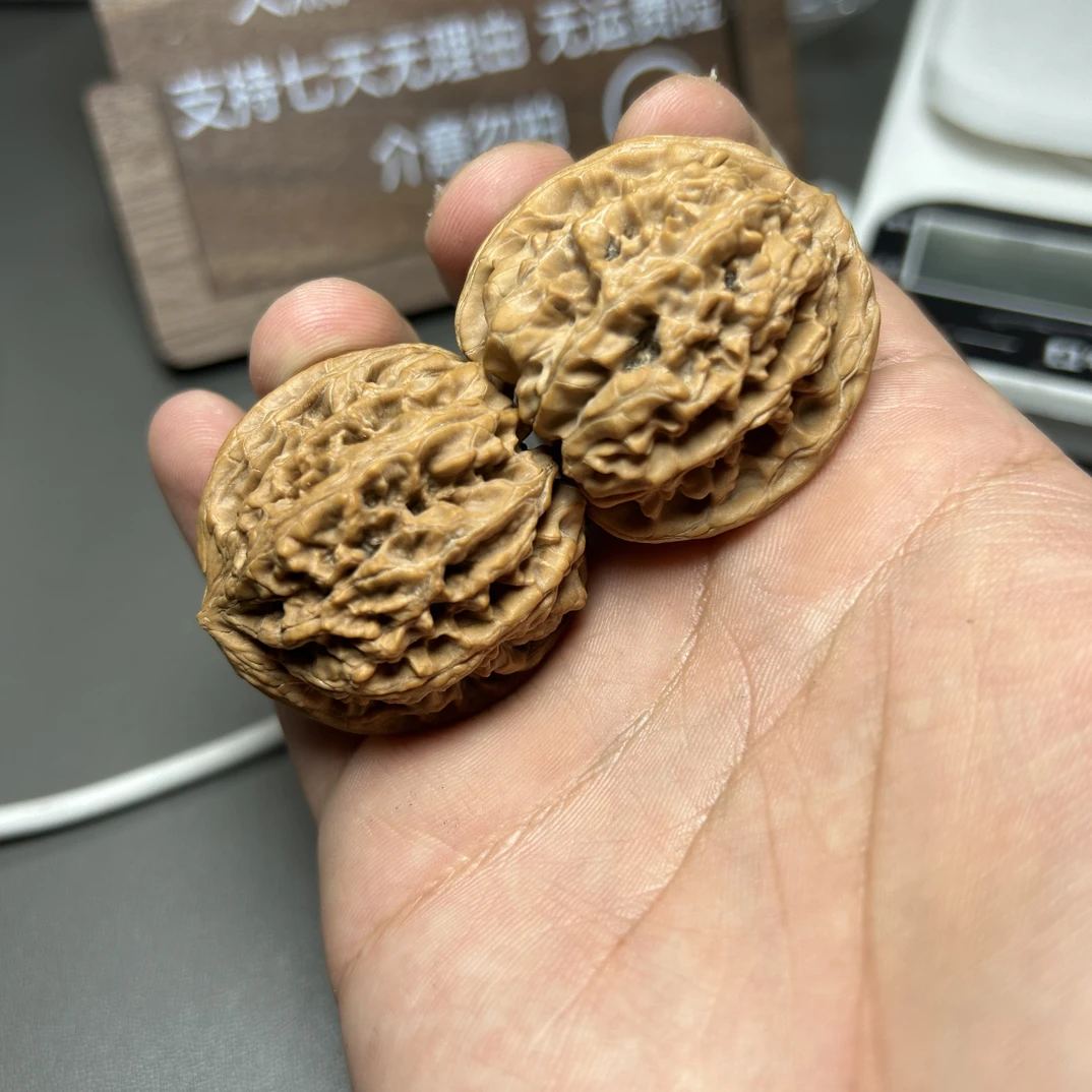 油蜡之王野牛全品肚36高37边38步步高升，一点点磕尖，克重40，特价