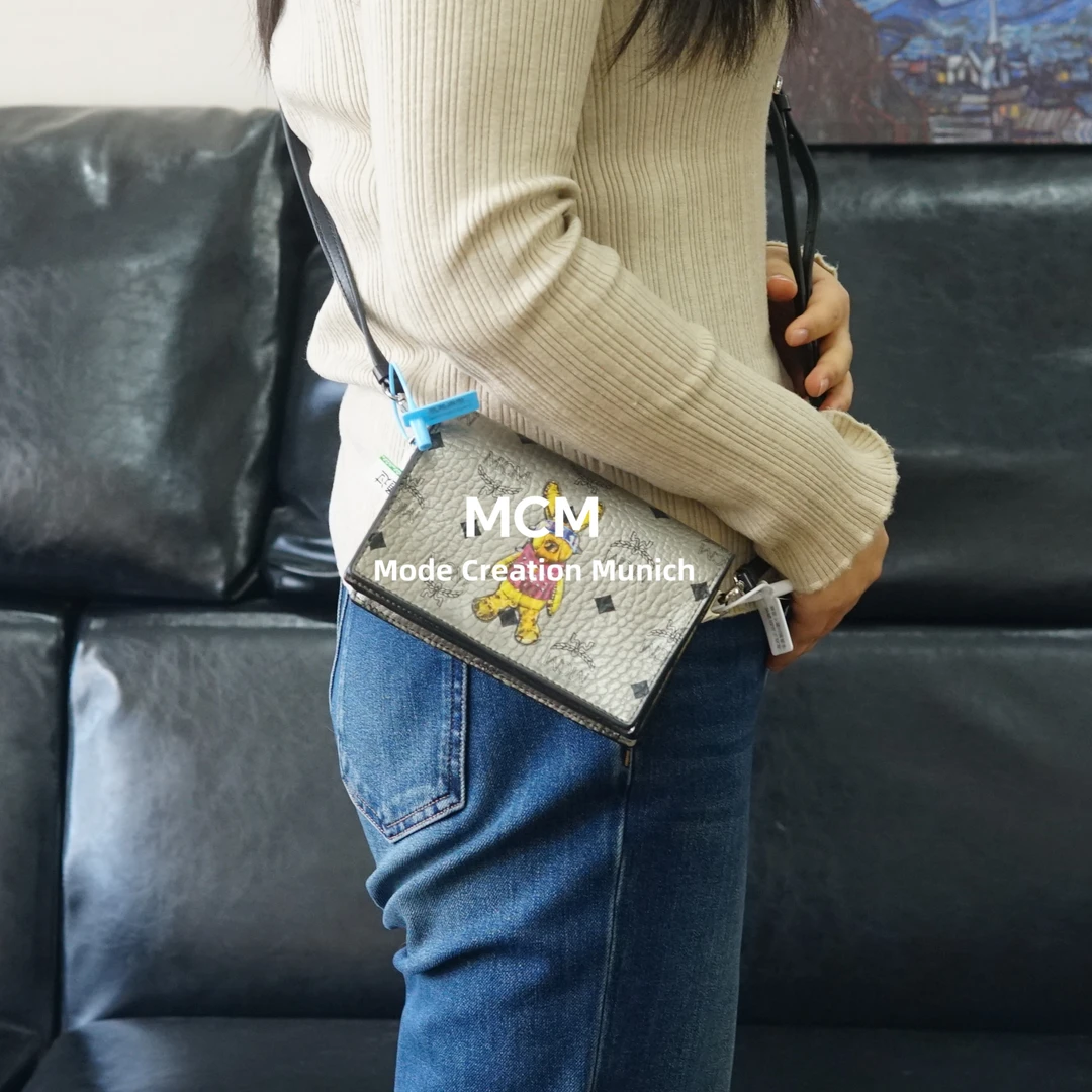 95新 MCM 银色斜挎包/MP12512097/2097