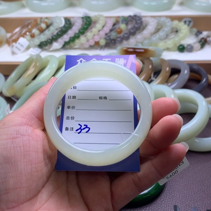 和田玉未镶嵌手镯