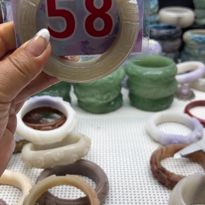 石英岩玉手镯未镶嵌