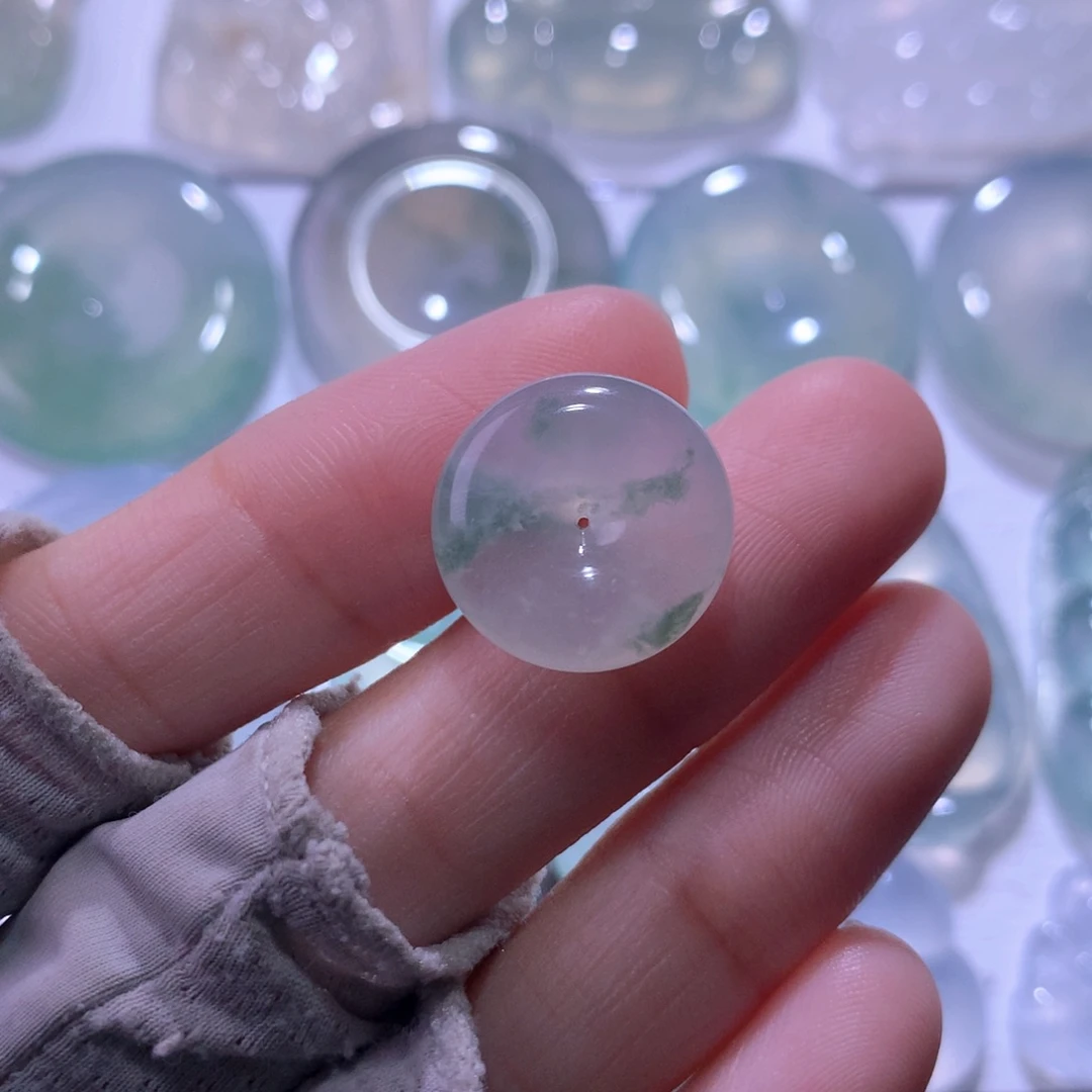 翡翠未镶嵌颈饰扣