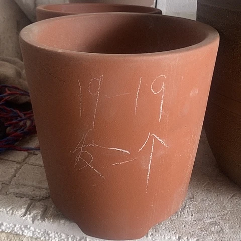 紫砂中国宜兴紫砂花盆，