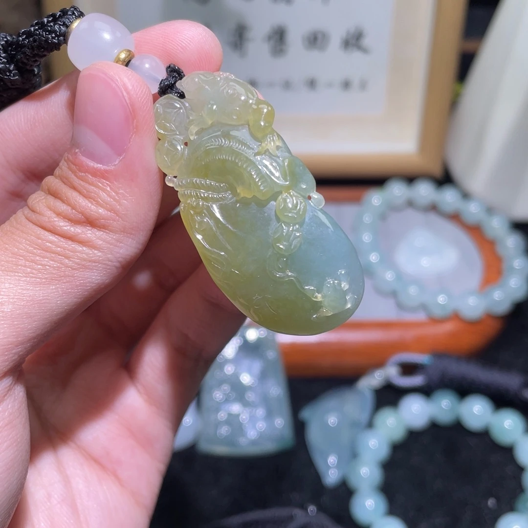 定制翡翠未镶嵌吊坠
