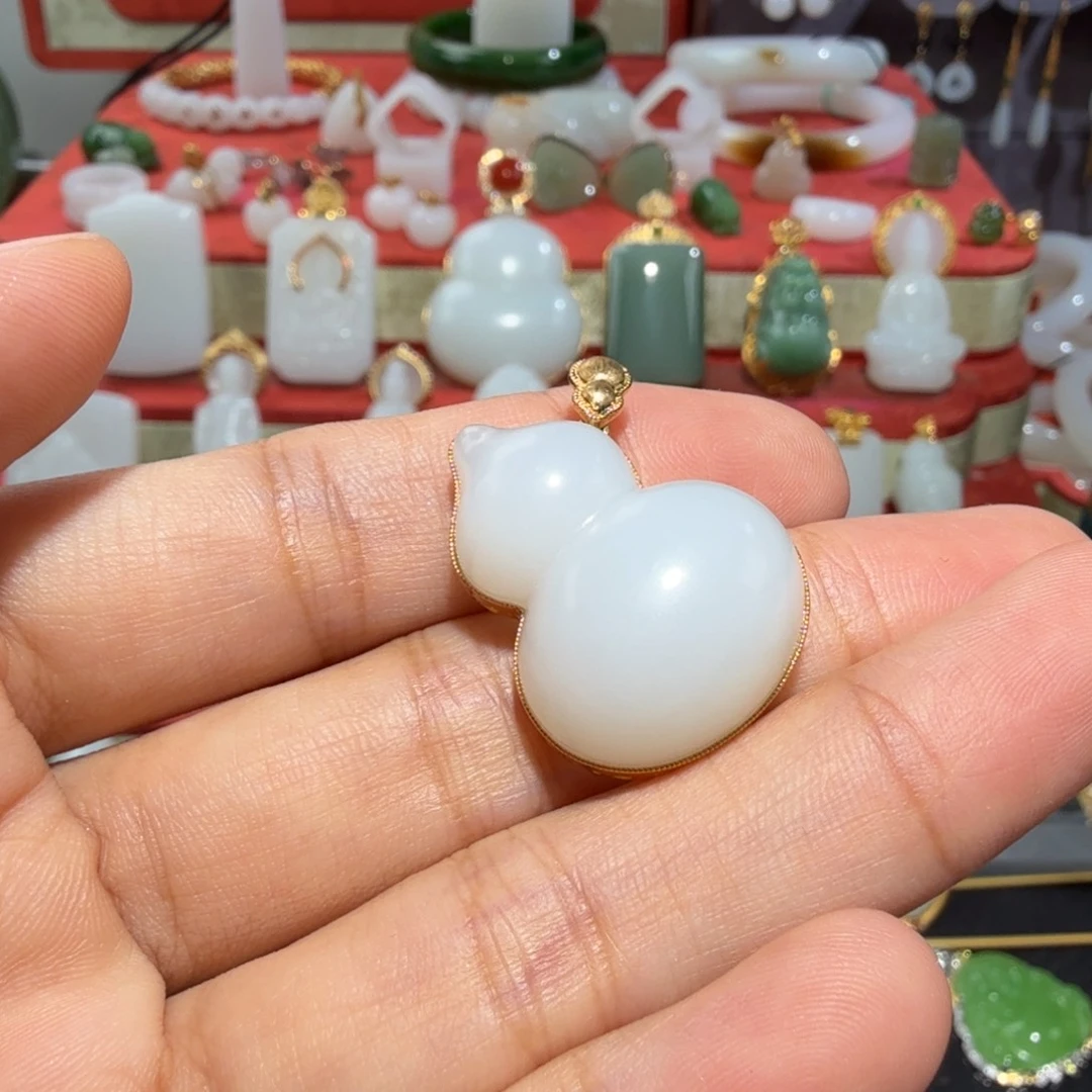 和田玉18K金镶嵌颈饰