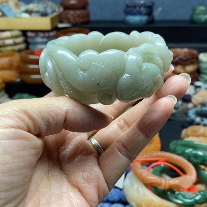 石英质玉手镯未镶嵌