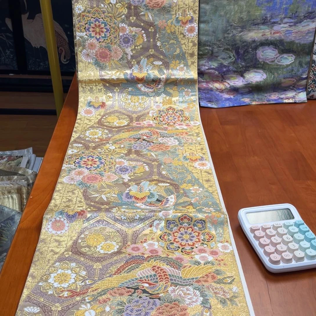 织绣本金箔凤凰龟甲纹