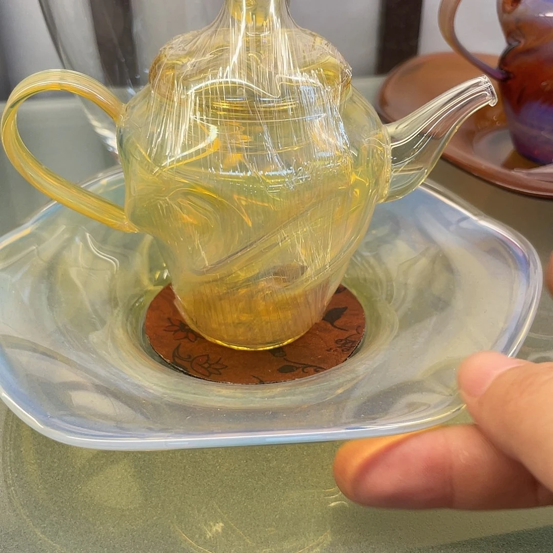 搪瓷杯子里还有好多东西