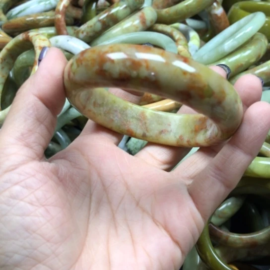 未镶嵌蛇纹石玉手镯怦***?