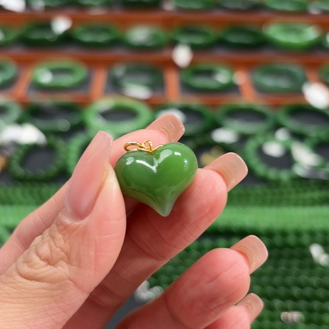 和田玉未镶嵌手镯爱心吊坠