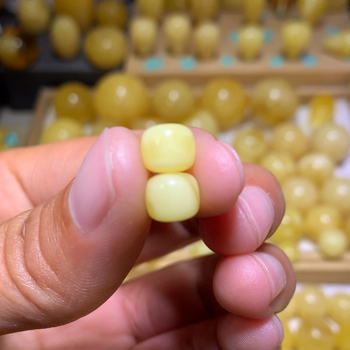 蜜蜡裸石未镶嵌柠**茶天然俄料浓白花精工老型8*7.1