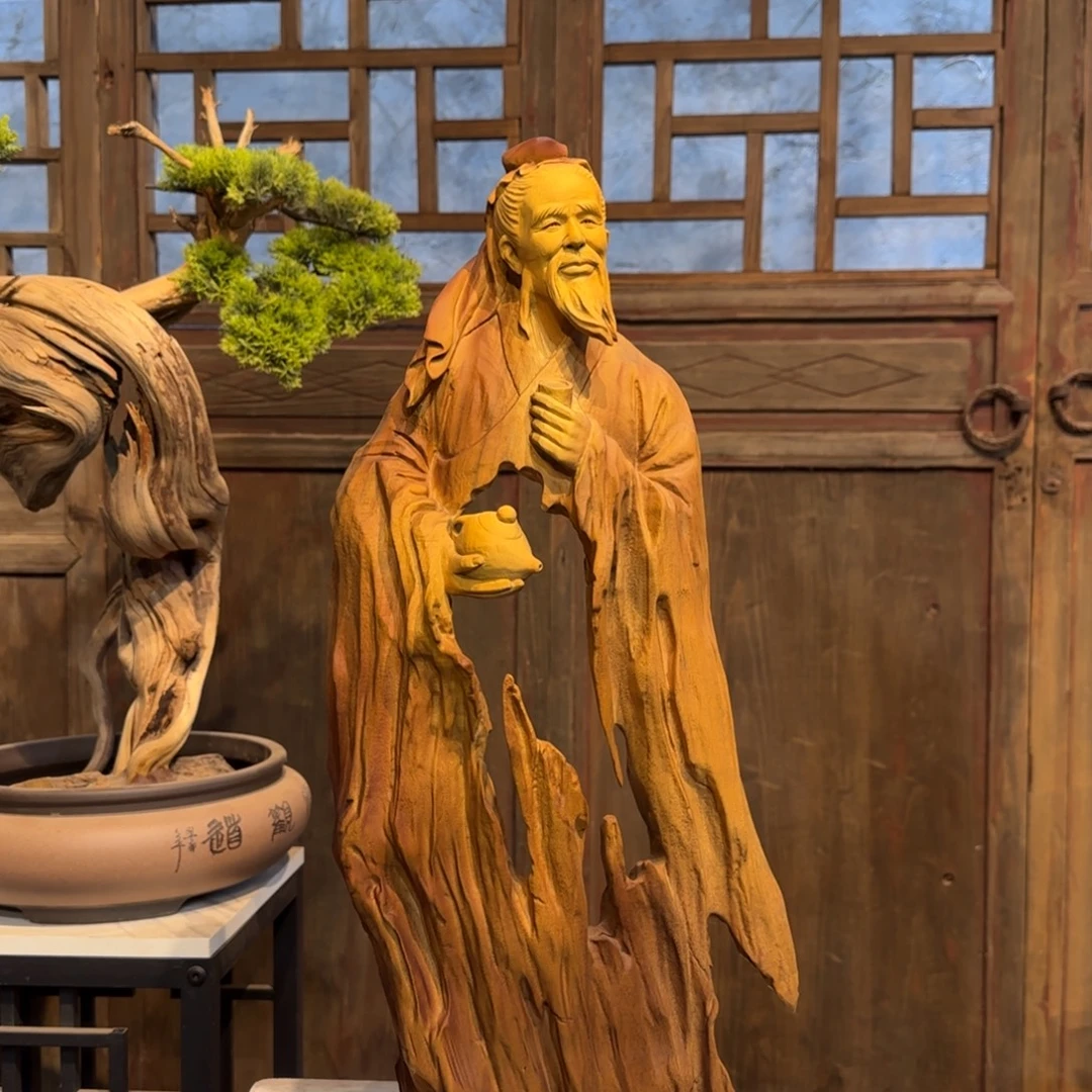 英***雄香樟木茶圣陆羽桌面摆件