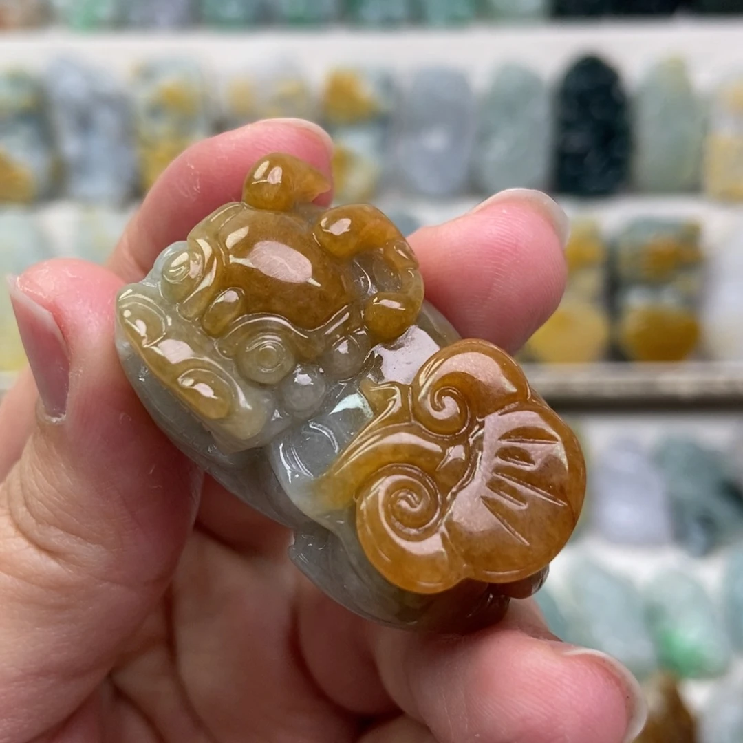 翡翠吊坠(赠链)未镶嵌