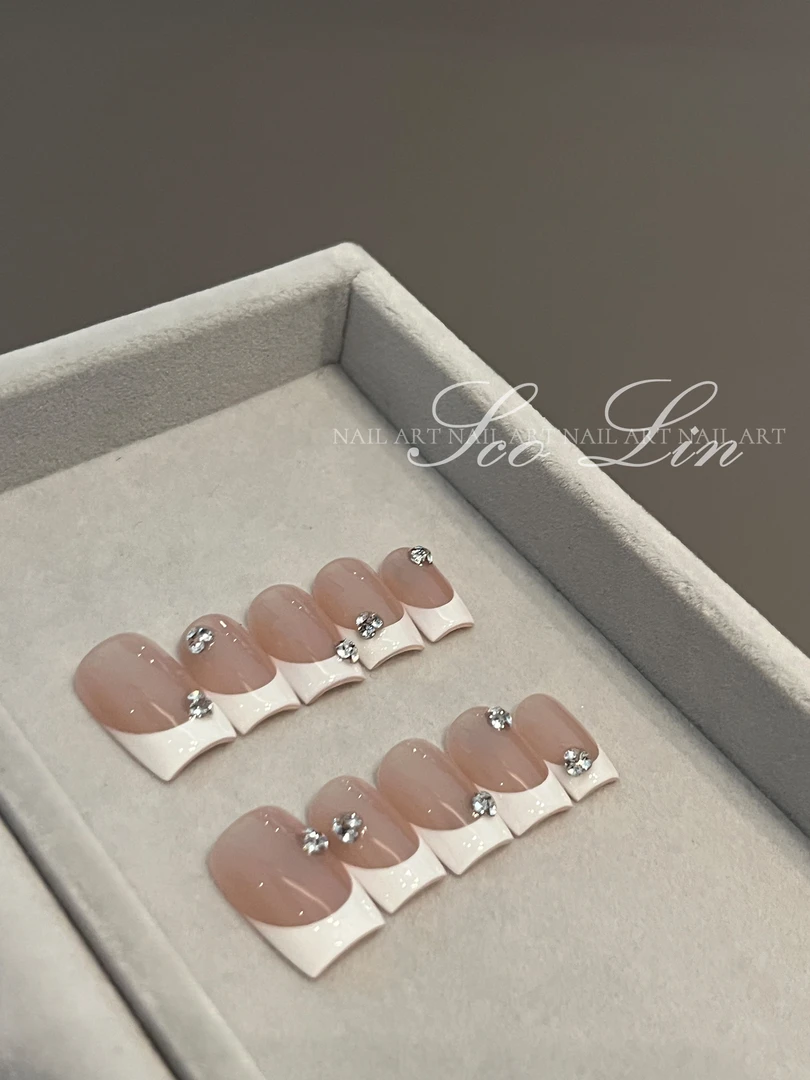 ScoLin【一眼万年】手工定制甲片施华洛 纯白短款法式短方穿戴甲