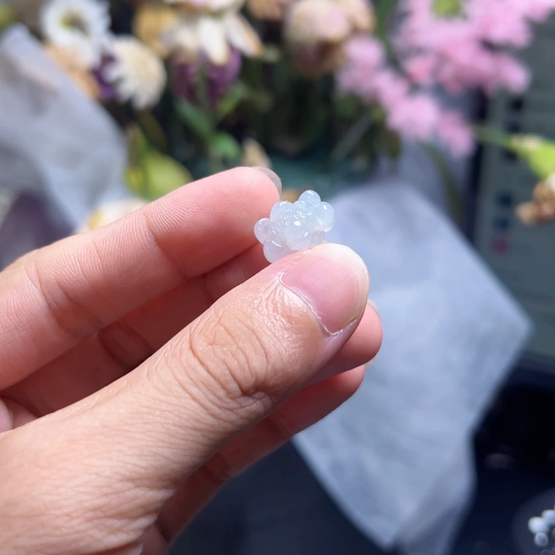 翡翠未镶嵌颈饰莲花翡翠挂件