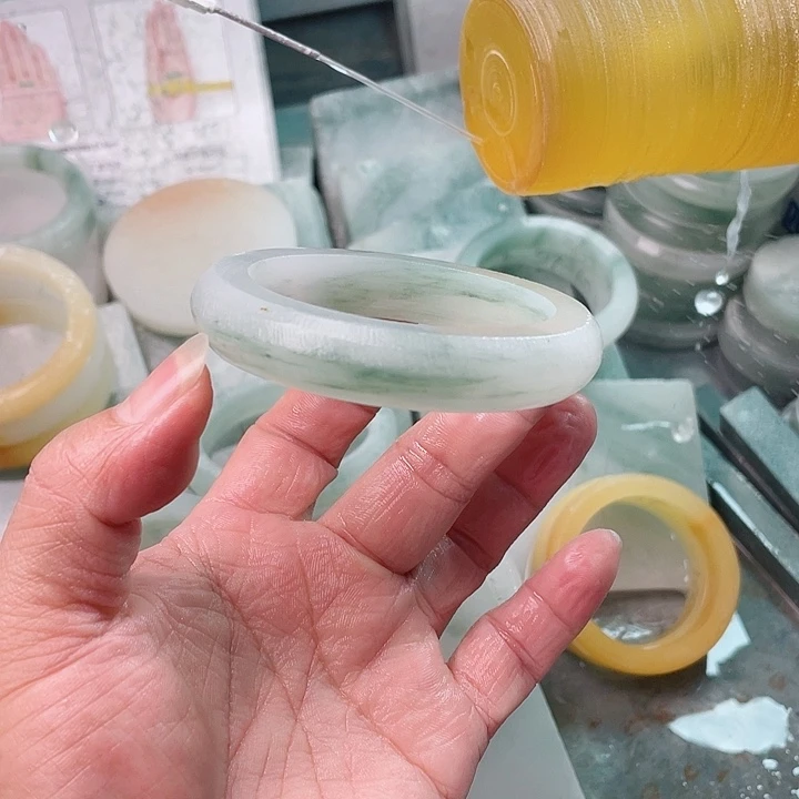寒****定制石英质玉（天山翠）