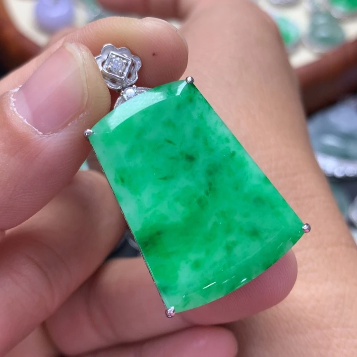 翡翠吊坠(不含链)18K金镶嵌