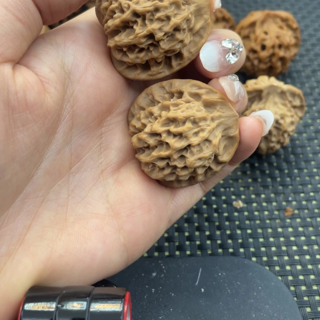 盏**酒秦岭小王核桃文玩