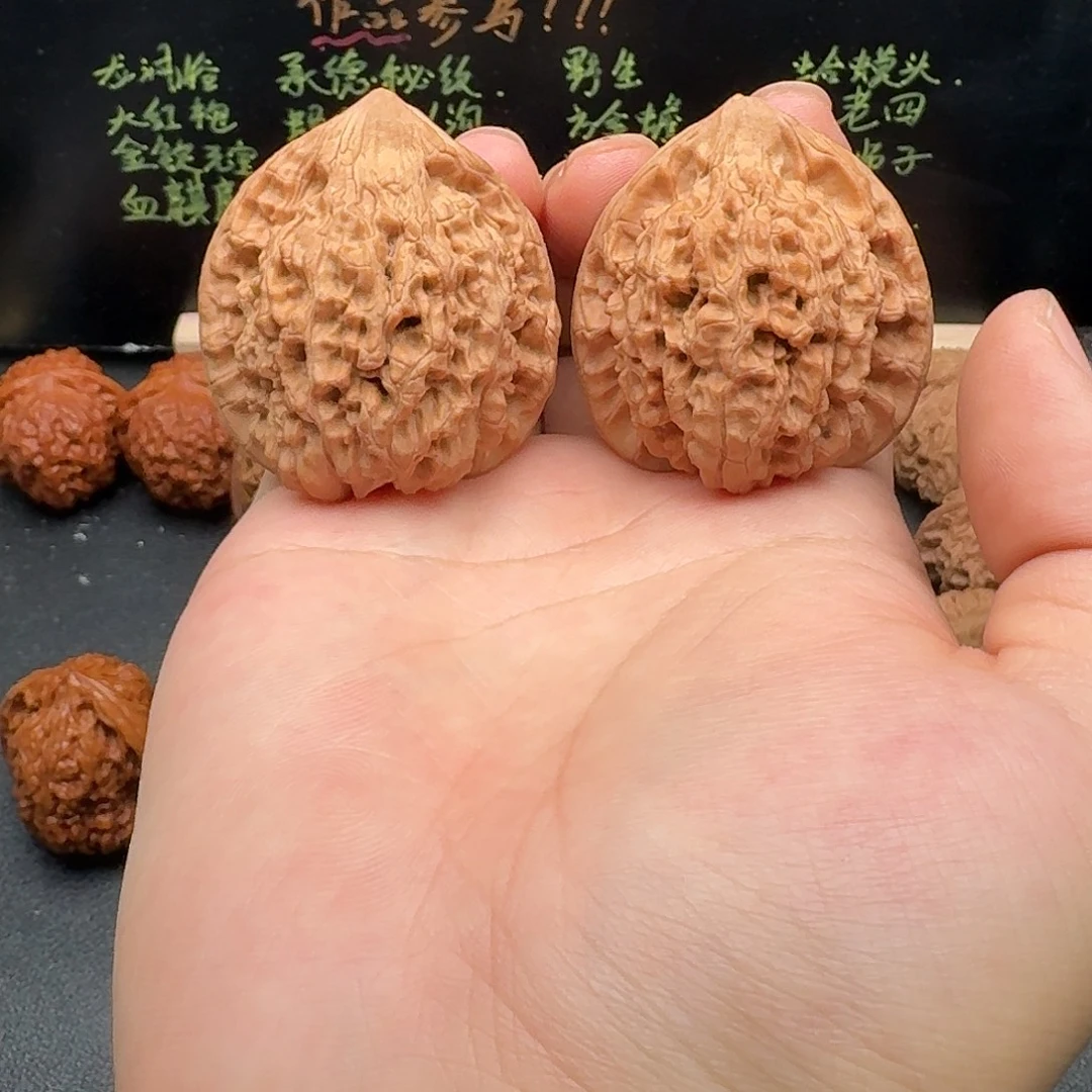 42官帽文玩核桃的