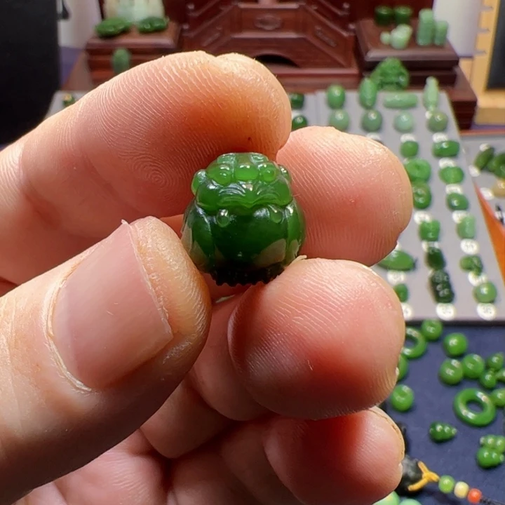 和田玉（碧玉）颈饰未镶嵌快****肠