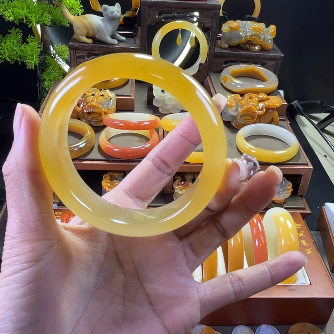 未镶嵌手镯石英质玉