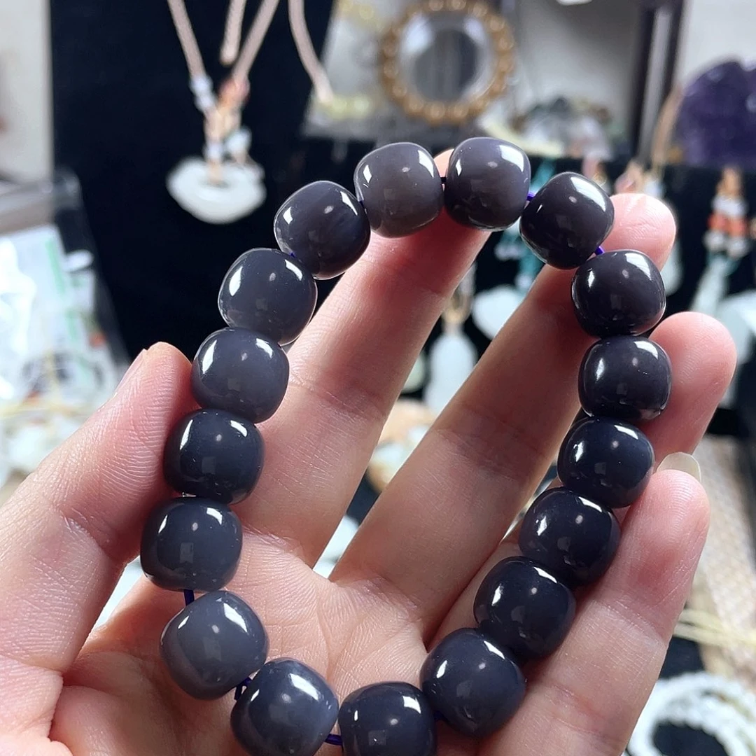 比***耶和田玉未镶嵌颈饰