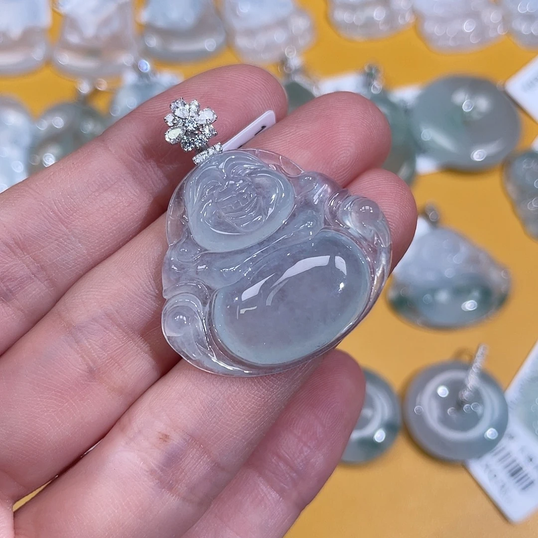 庫***️翡翠18K金镶嵌颈饰佛公